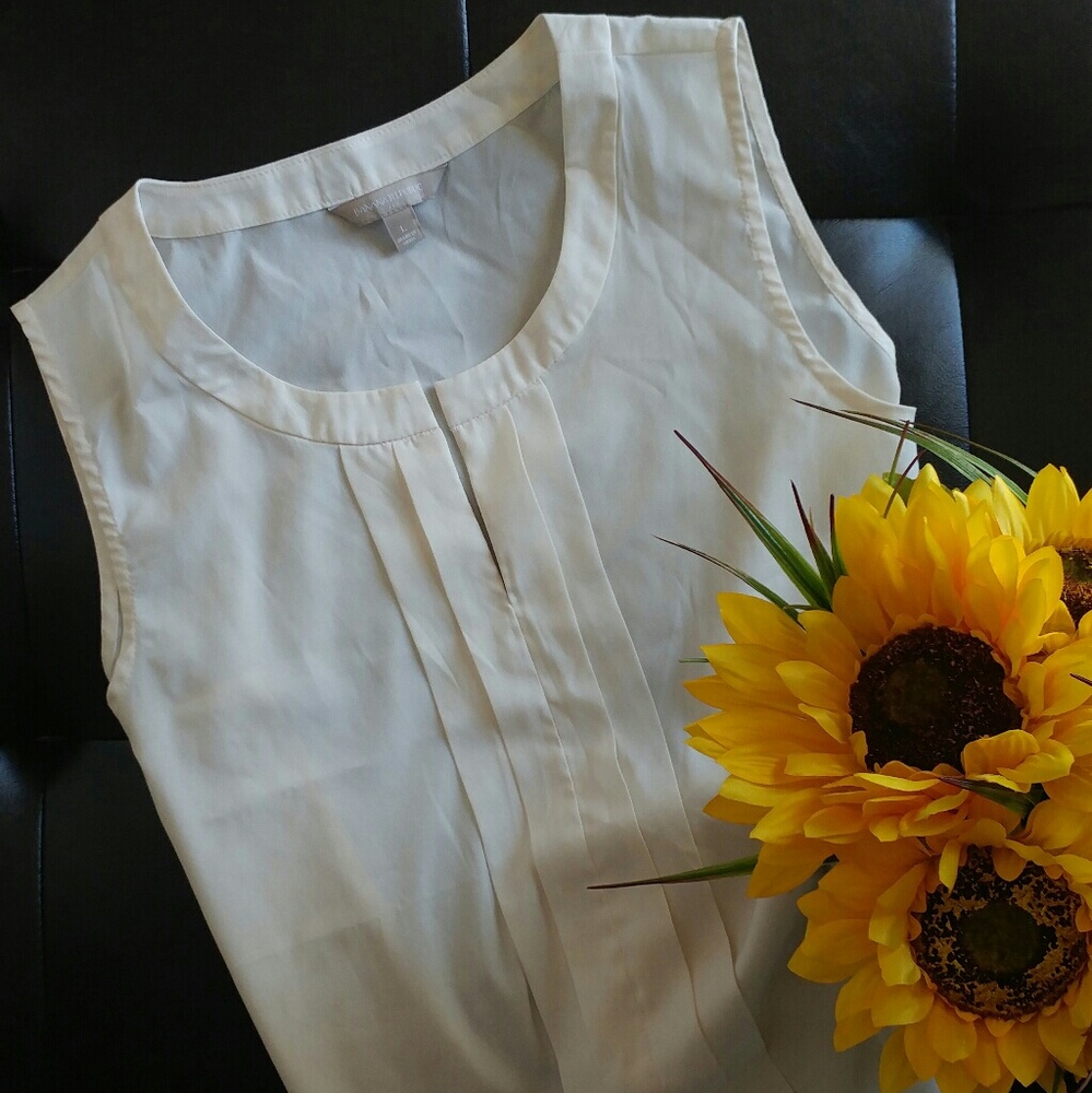 Banana Republic - Sleeveless Blouse 🍁🍃🍂